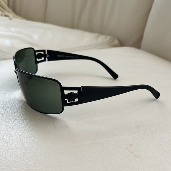 BOUTIQUE Vintage Versace Medusa sunglasses main image 8